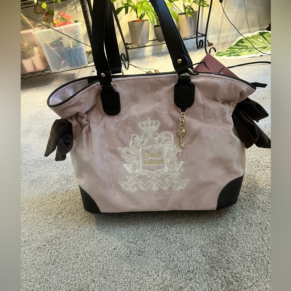 🩷🤎MATCHING SET* Juicy Couture 🩷🤎Light Pink and Black Tote with wallet